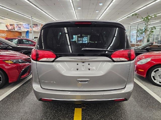 Chrysler Pacifica Touring-L FWD 2017
