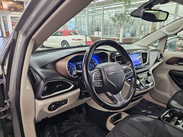 Chrysler Pacifica Touring-L FWD 2017