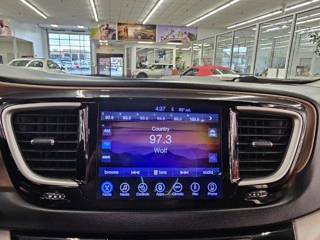 Chrysler Pacifica Touring-L FWD 2017