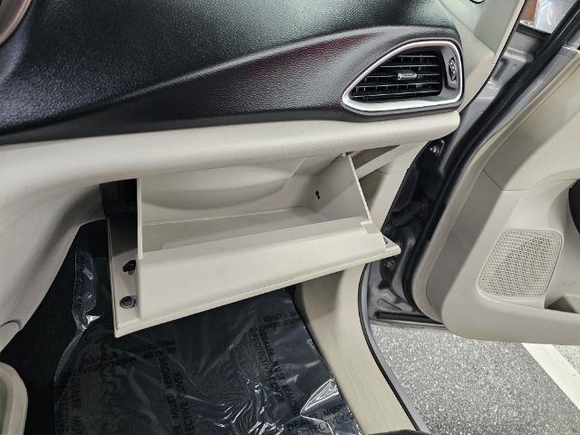 Chrysler Pacifica Touring-L FWD 2017
