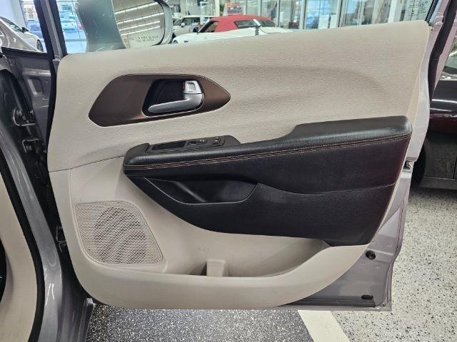 Chrysler Pacifica Touring-L FWD 2017