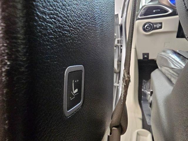 Chrysler Pacifica Touring-L FWD 2017