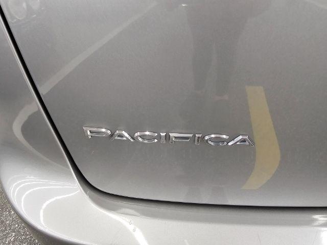 Chrysler Pacifica Touring-L FWD 2017