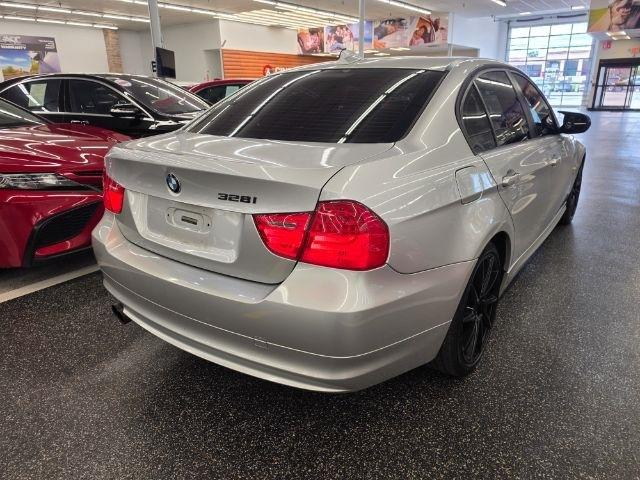 BMW 3 Series 4dr Sdn 328i xDrive AWD 2010