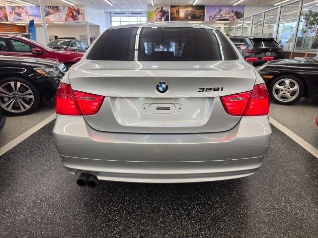 BMW 3 Series 4dr Sdn 328i xDrive AWD 2010