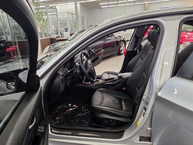 BMW 3 Series 4dr Sdn 328i xDrive AWD 2010