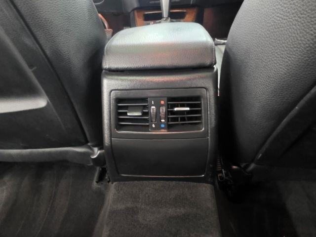 BMW 3 Series 4dr Sdn 328i xDrive AWD 2010