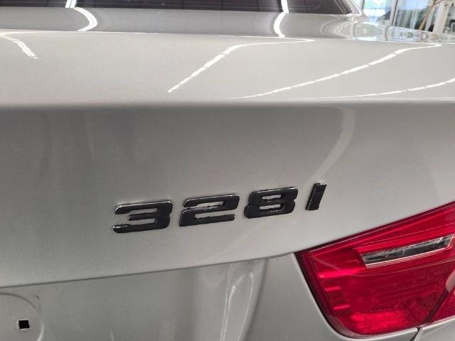 BMW 3 Series 4dr Sdn 328i xDrive AWD 2010