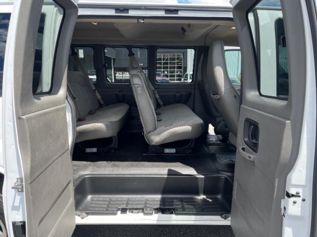 Chevrolet Express Passenger RWD 2500 135" LS 2023