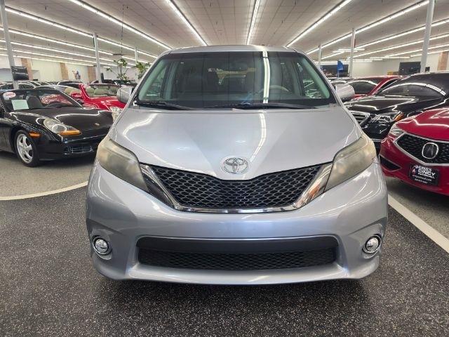 Toyota Sienna 5dr 8-Pass Van V6 SE FWD (Natl) 2012