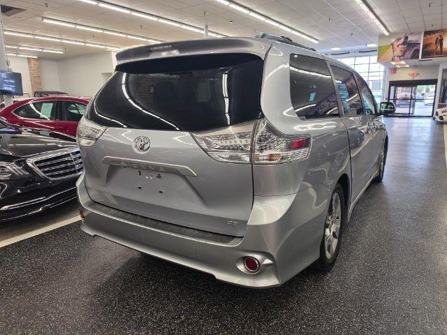 Toyota Sienna 5dr 8-Pass Van V6 SE FWD (Natl) 2012