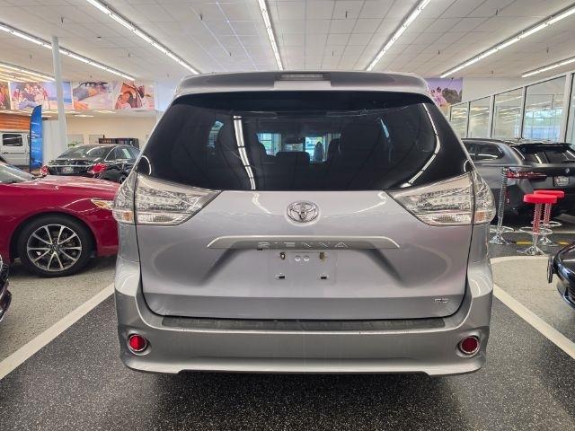 Toyota Sienna 5dr 8-Pass Van V6 SE FWD (Natl) 2012