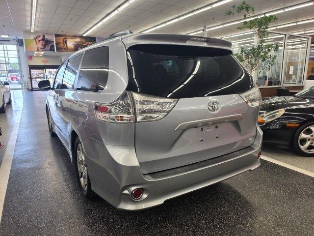 Toyota Sienna 5dr 8-Pass Van V6 SE FWD (Natl) 2012
