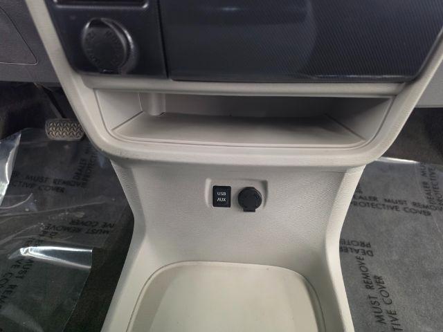 Toyota Sienna 5dr 8-Pass Van V6 SE FWD (Natl) 2012