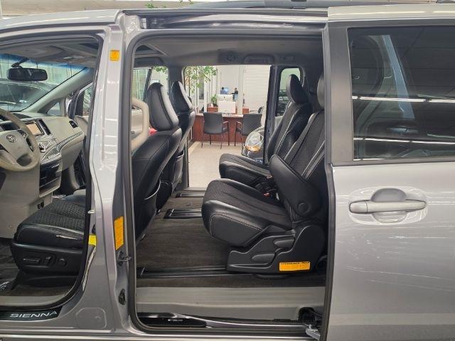 Toyota Sienna 5dr 8-Pass Van V6 SE FWD (Natl) 2012