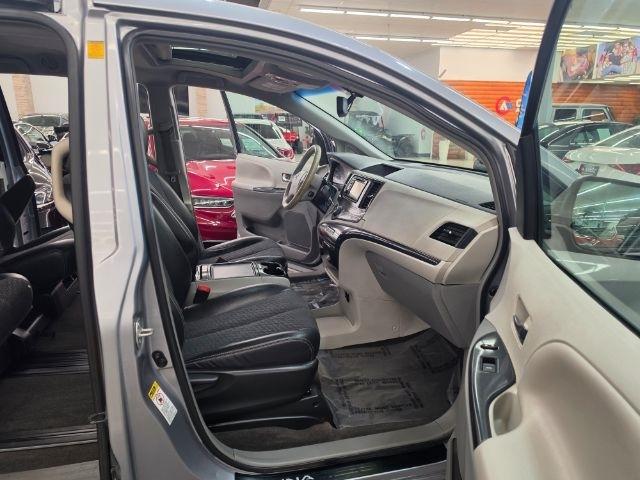 Toyota Sienna 5dr 8-Pass Van V6 SE FWD (Natl) 2012