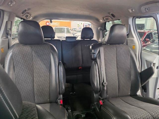 Toyota Sienna 5dr 8-Pass Van V6 SE FWD (Natl) 2012