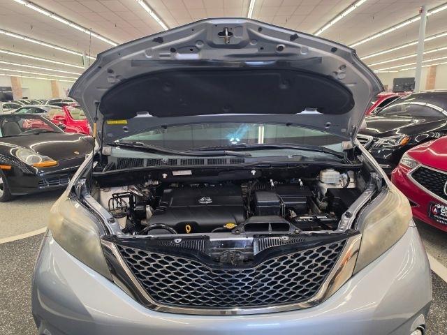 Toyota Sienna 5dr 8-Pass Van V6 SE FWD (Natl) 2012