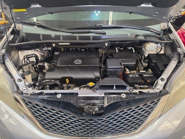 Toyota Sienna 5dr 8-Pass Van V6 SE FWD (Natl) 2012