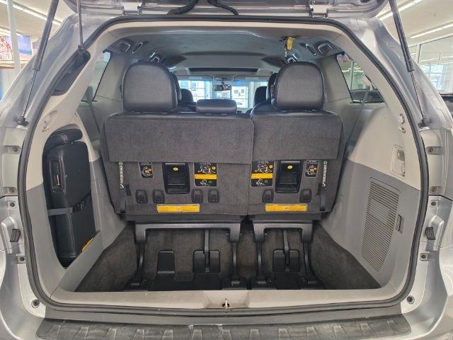 Toyota Sienna 5dr 8-Pass Van V6 SE FWD (Natl) 2012