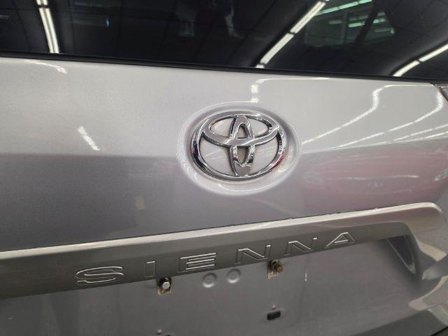 Toyota Sienna 5dr 8-Pass Van V6 SE FWD (Natl) 2012