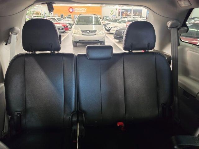 Toyota Sienna 5dr 8-Pass Van V6 SE FWD (Natl) 2012