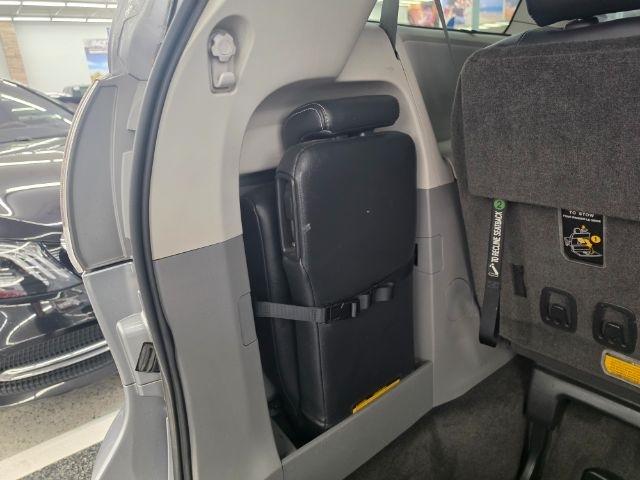 Toyota Sienna 5dr 8-Pass Van V6 SE FWD (Natl) 2012