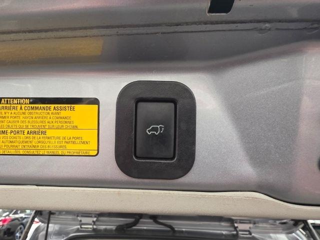 Toyota Sienna 5dr 8-Pass Van V6 SE FWD (Natl) 2012