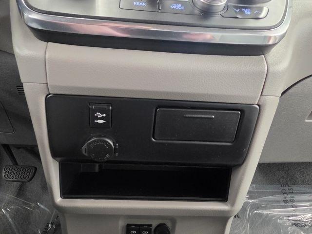 Toyota Sienna L FWD 7-Passenger (Natl) 2019
