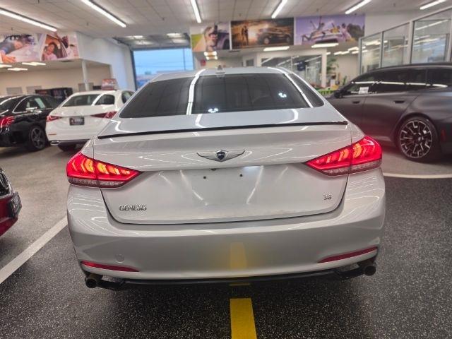 Hyundai Genesis 4dr Sdn V6 3.8L RWD 2016
