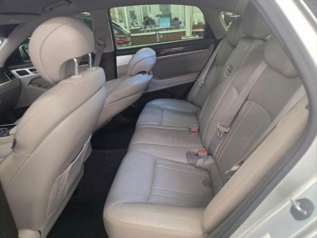 Hyundai Genesis 4dr Sdn V6 3.8L RWD 2016