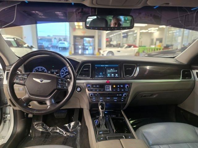 Hyundai Genesis 4dr Sdn V6 3.8L RWD 2016