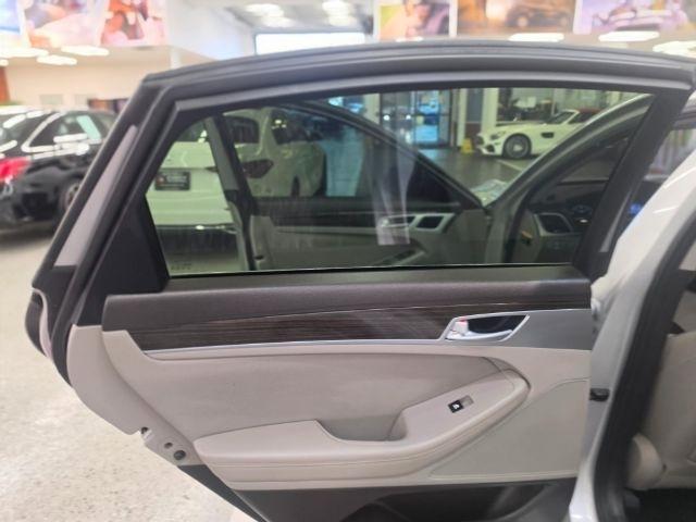 Hyundai Genesis 4dr Sdn V6 3.8L RWD 2016