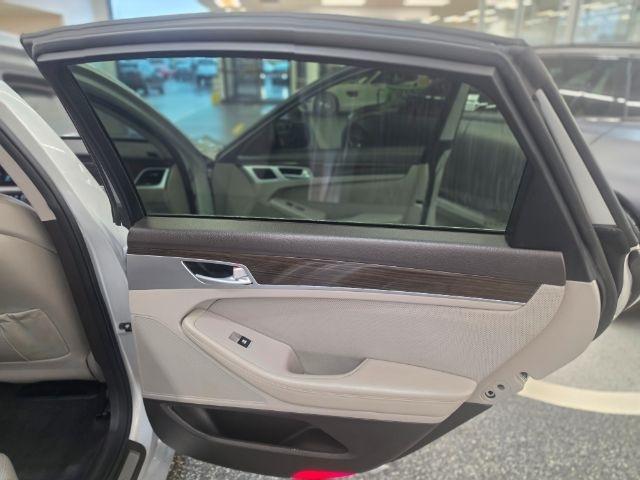 Hyundai Genesis 4dr Sdn V6 3.8L RWD 2016