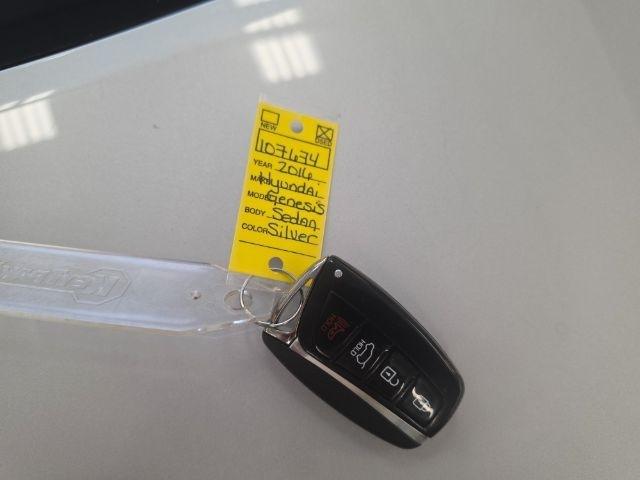 Hyundai Genesis 4dr Sdn V6 3.8L RWD 2016