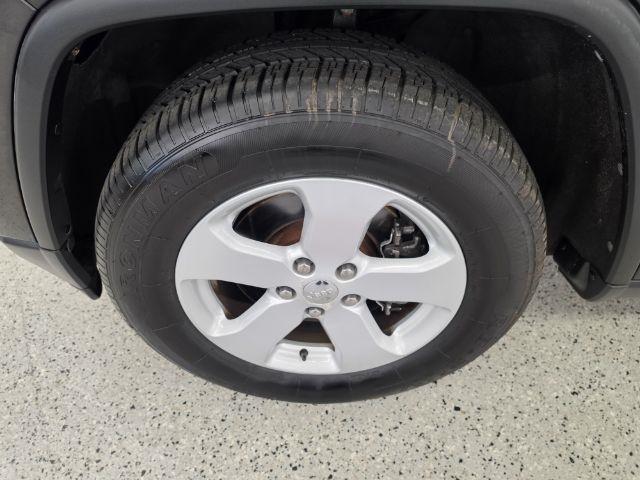 Jeep Grand Cherokee 4WD 4dr Laredo 2011