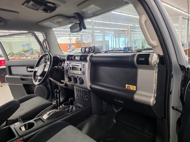Toyota FJ Cruiser 4WD 4dr Man (Natl) 2013