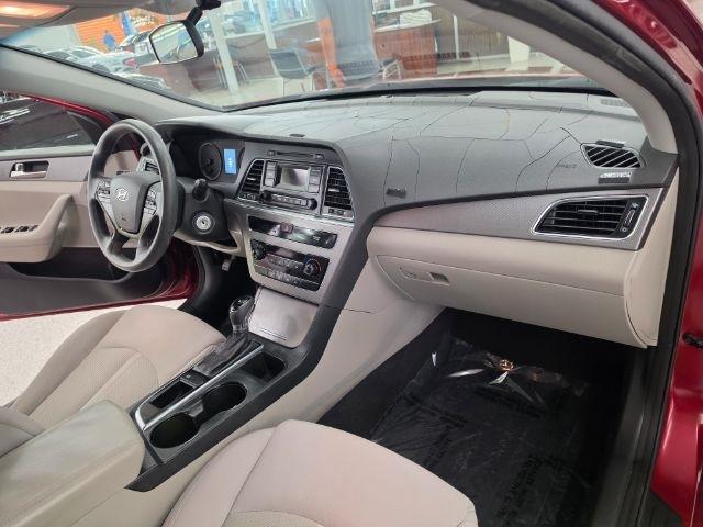 Hyundai Sonata 4dr Sdn 2.4L SE 2015