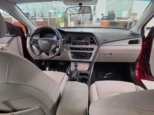 Hyundai Sonata 4dr Sdn 2.4L SE 2015