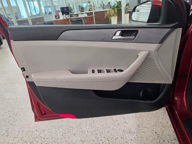 Hyundai Sonata 4dr Sdn 2.4L SE 2015