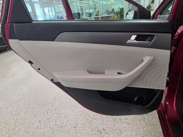 Hyundai Sonata 4dr Sdn 2.4L SE 2015