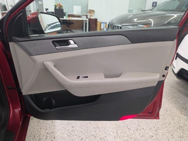 Hyundai Sonata 4dr Sdn 2.4L SE 2015