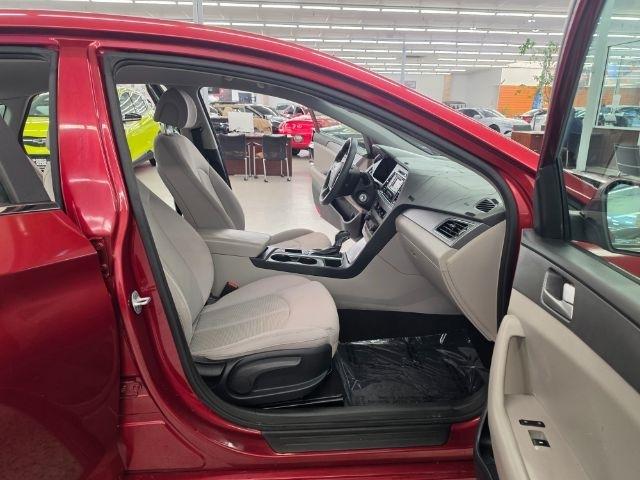 Hyundai Sonata 4dr Sdn 2.4L SE 2015