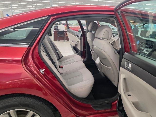 Hyundai Sonata 4dr Sdn 2.4L SE 2015