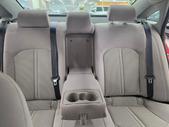 Hyundai Sonata 4dr Sdn 2.4L SE 2015