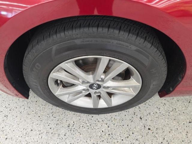 Hyundai Sonata 4dr Sdn 2.4L SE 2015