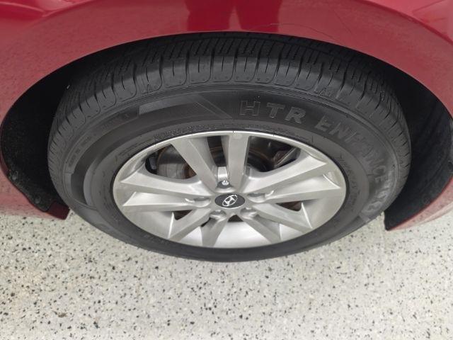 Hyundai Sonata 4dr Sdn 2.4L SE 2015