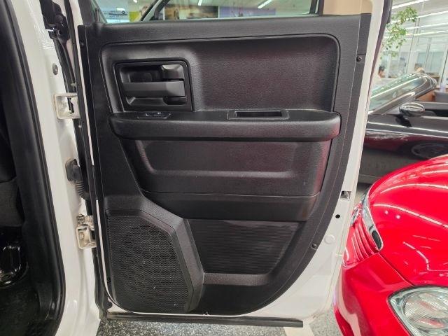 RAM 1500 Classic Tradesman 4x4 Quad Cab 6'4" Box 2023