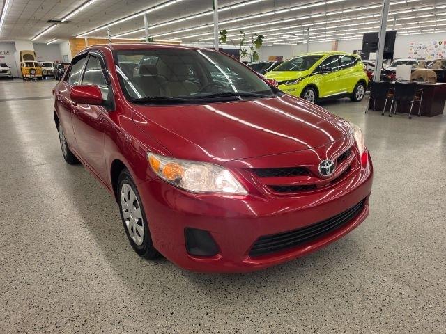 Toyota Corolla 4dr Sdn Auto LE (Natl) 2011