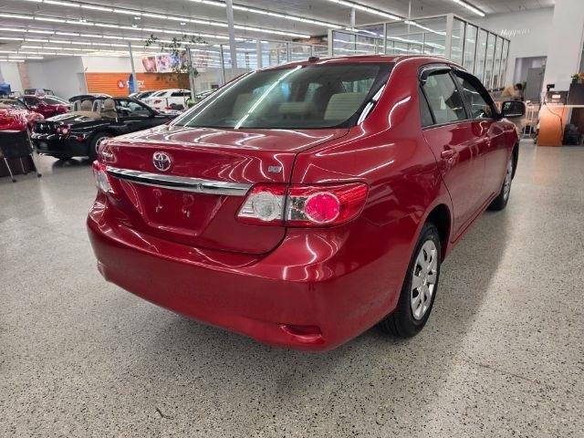 Toyota Corolla 4dr Sdn Auto LE (Natl) 2011